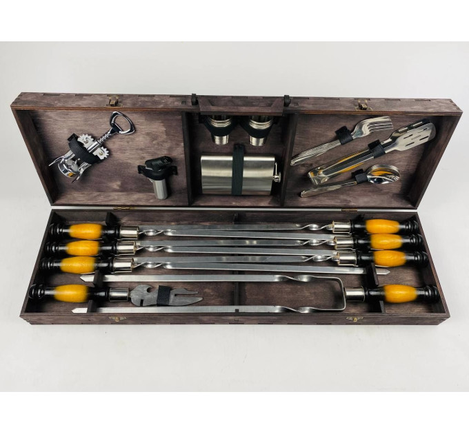 Подарочный набор на 30 предметов в кейсе из фанеры