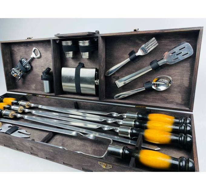 Подарочный набор на 30 предметов в кейсе из фанеры