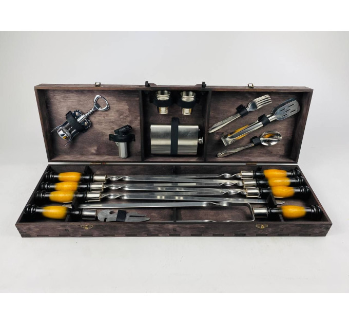 Подарочный набор на 30 предметов в кейсе из фанеры