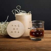 Стакан с гвоздем "Пий до дна" в тубусе из шпона Стакан с гвоздем "Пий до дна" в тубусе из шпона