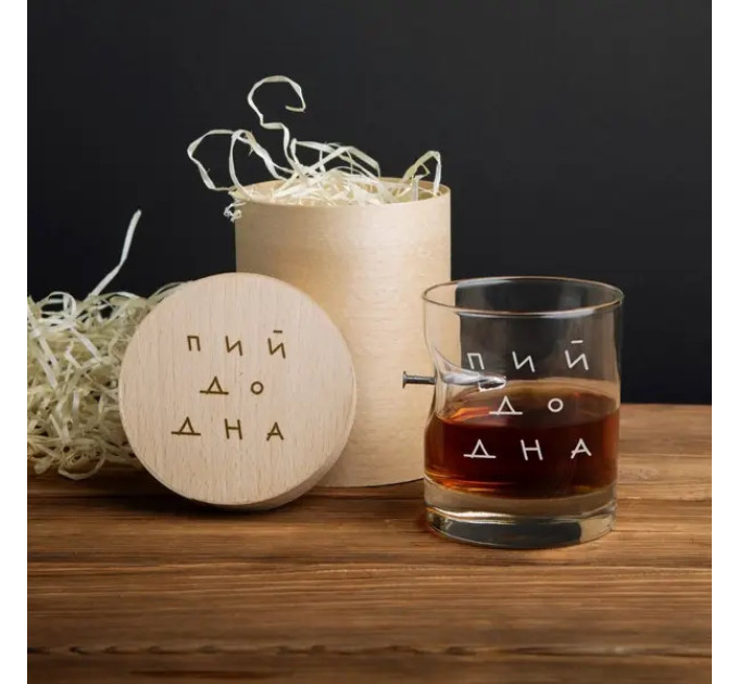 Стакан с гвоздем "Пий до дна" в тубусе из шпона