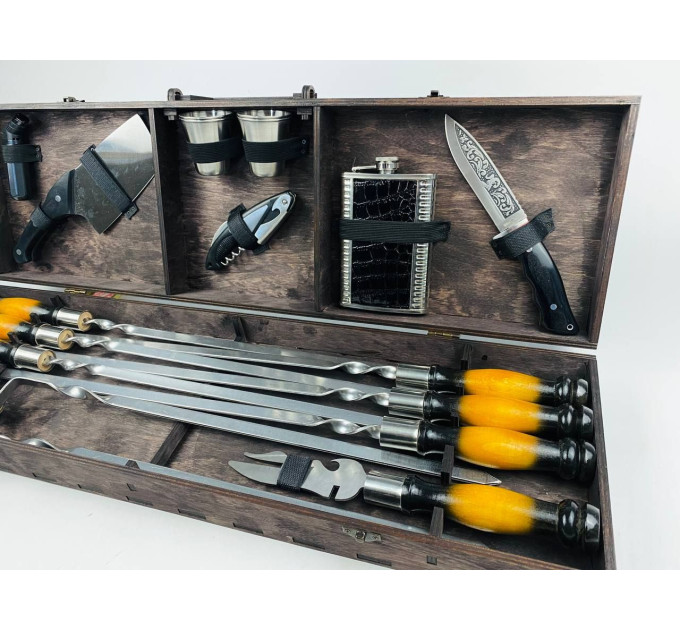 Подарочный набор на 17 предметов в кейсе из фанеры