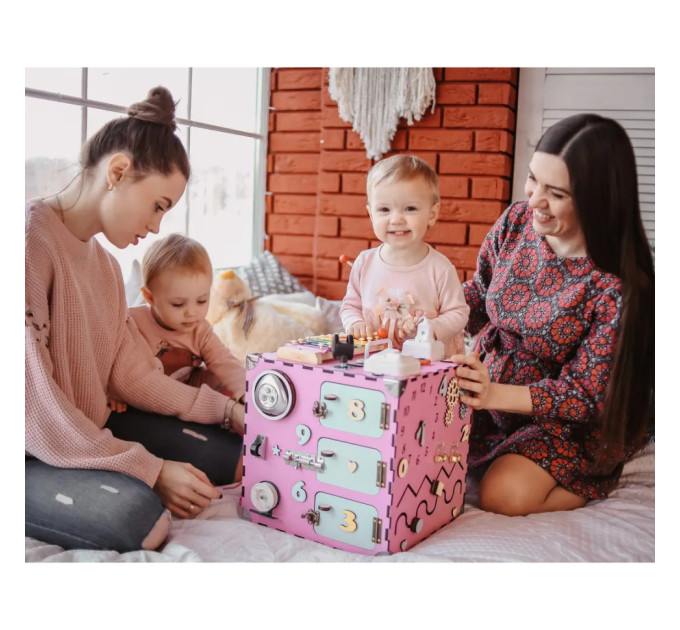 Развивающая игрушка Бизикуб Temple Group TG200132 30х30х30 см Розовый