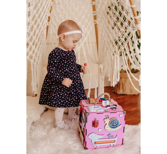 Развивающая игрушка Бизикуб Temple Group TG200162 23х23х23 см Розовый