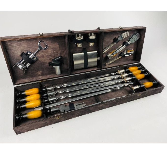 Подарочный набор на 30 предметов в кейсе из фанеры