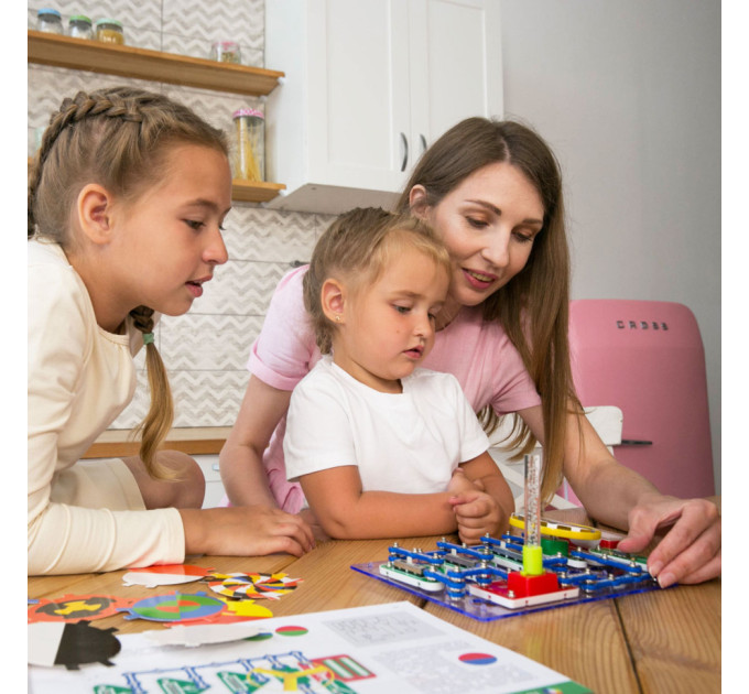 Электронный конструктор Знаток "Свет и цвет" ZNATOK 70799, 24 схемы