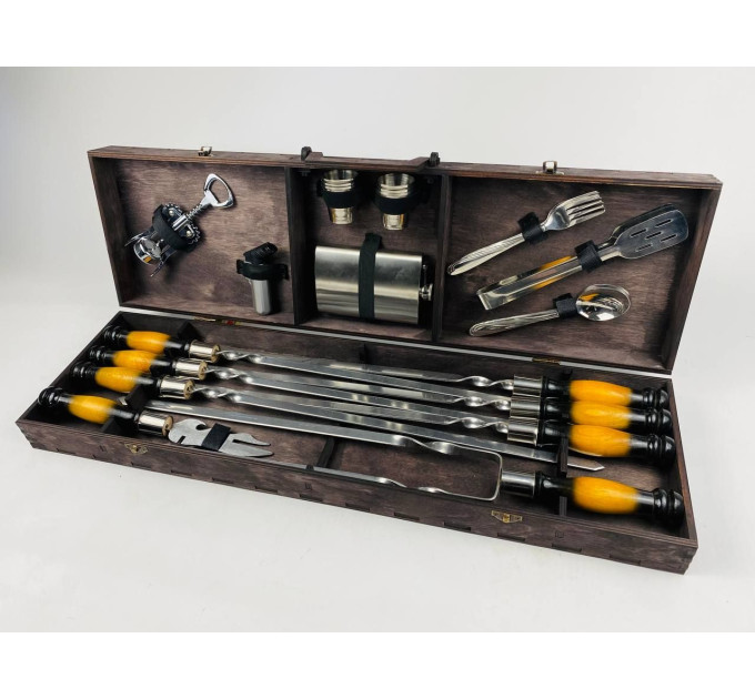 Подарочный набор на 30 предметов в кейсе из фанеры