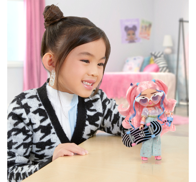 Игровой набор с куклой "Флора Мун" L.O.L. Surprise! 591665 серии "Tweens Core" с аксессуарами
