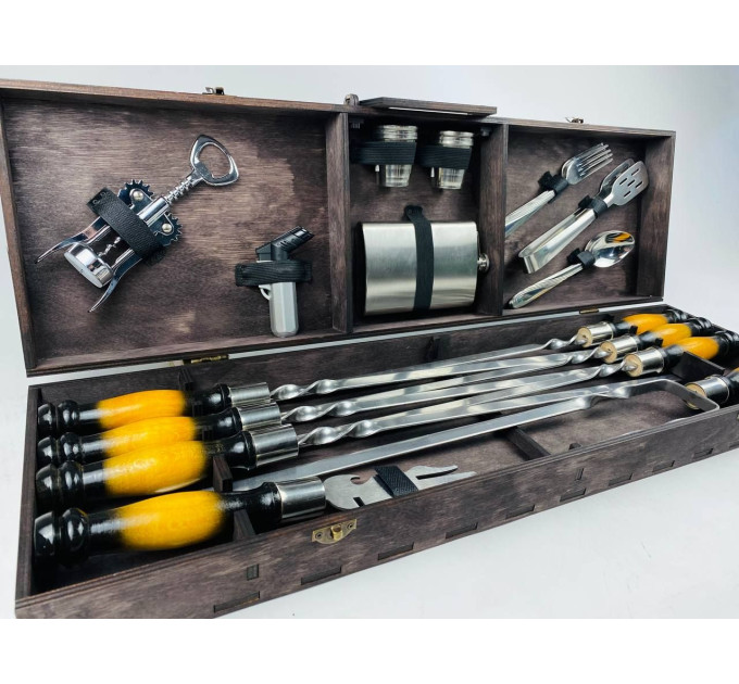 Подарочный набор на 30 предметов в кейсе из фанеры