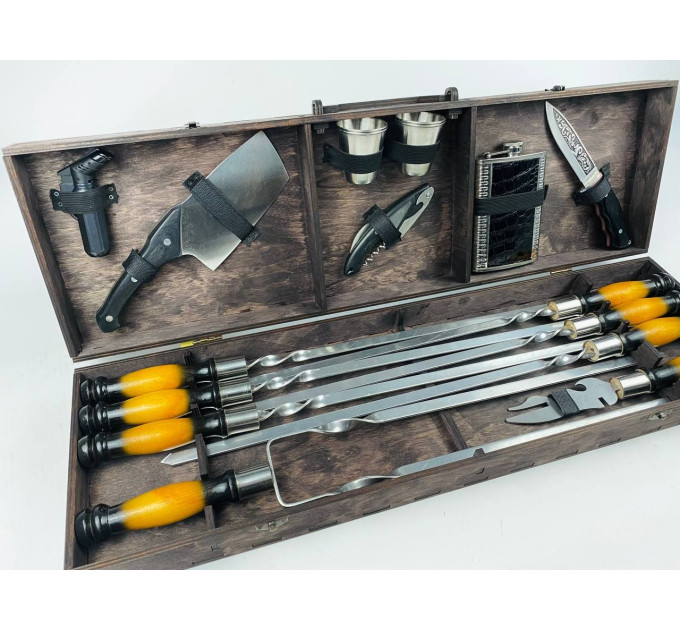 Подарочный набор на 17 предметов в кейсе из фанеры