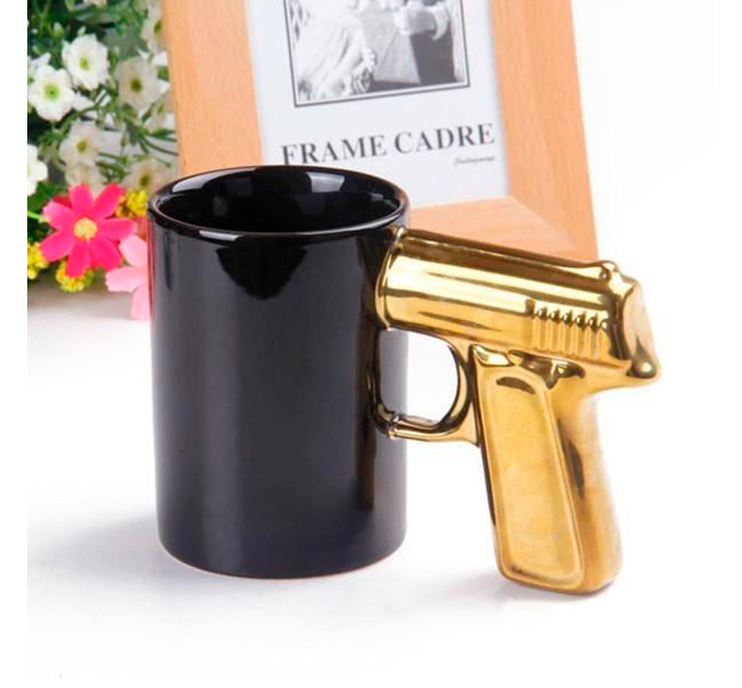 Чашка Пистолет (черная с золотом)