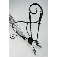 Набор шампуров и аксессуаров на металлической подставке