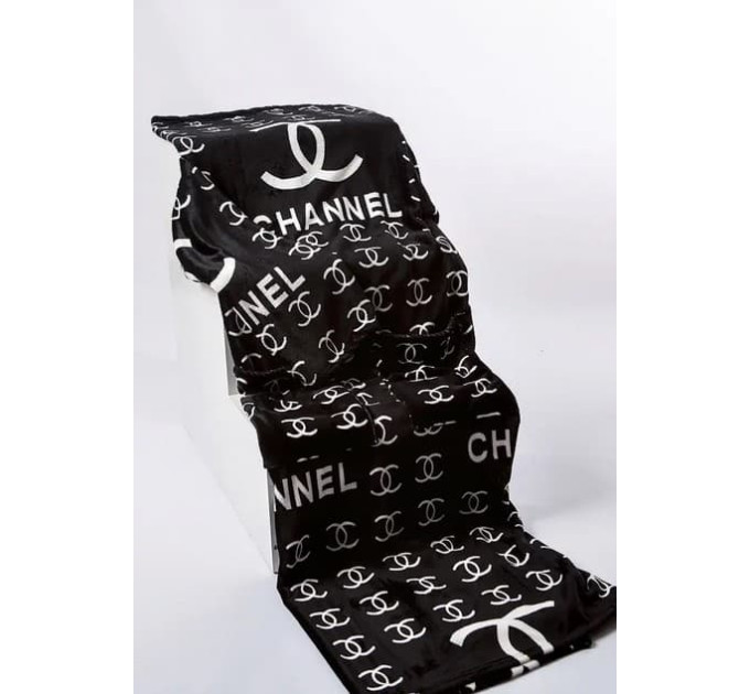 Плед із рукавами з мікрофібри, 200х160 см (Шанель на чорному)