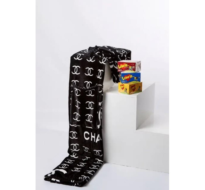 Плед із рукавами з мікрофібри, 200х160 см (Шанель на чорному)