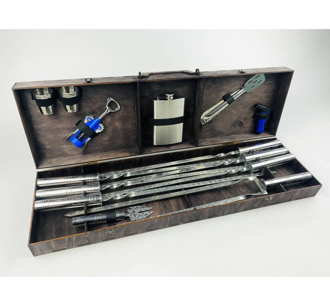 Подарочный набор на 18 предметов в кейсе из фанеры