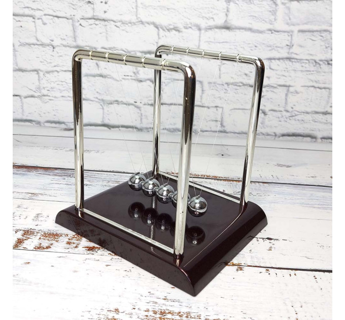 Кулі Ньютона квадрат великий