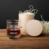 Стакан с гвоздем "Don`t ask. Bad day. Good day", английский, Тубус из шпона Стакан с гвоздем "Don`t ask. Bad day. Good day", английский, Тубус из шпона