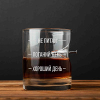 Стакан с гвоздем "Не питай. Поганий день. Хороший день" в тубусе из шпона Стакан с гвоздем "Не питай. Поганий день. Хороший день" в тубусе из шпона