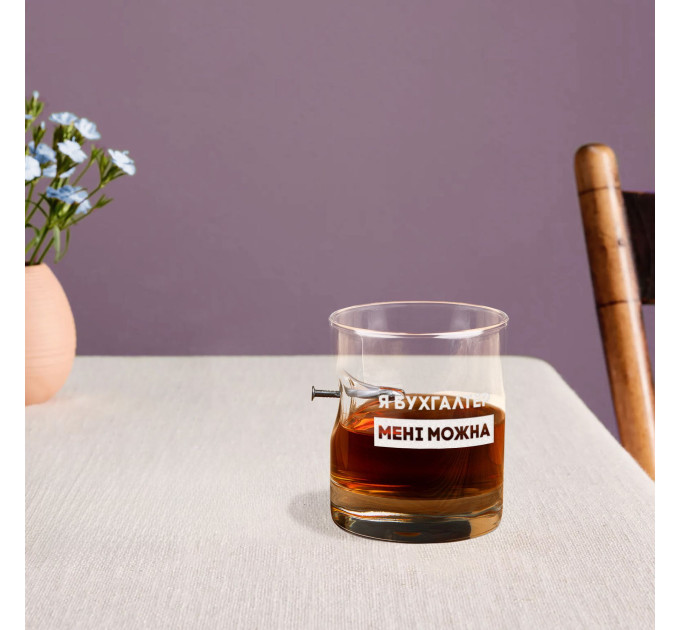 Стакан с гвоздем "Я бухгалтер мені можна" в тубусе из шпона