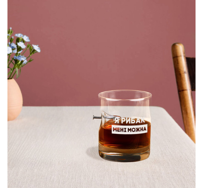 Склянка із цвяхом "Я рибак мені можна" в тубусі зі шпону