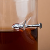 Стакан с гвоздем "ЗАБЕЙ", русский, Тубус из шпона Стакан с гвоздем "ЗАБЕЙ", русский, Тубус из шпона