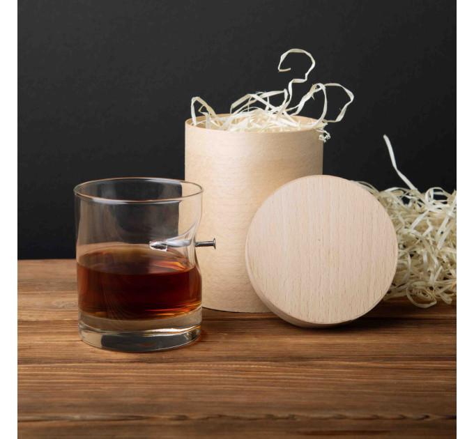 Стакан с гвоздем в тубусе, Тубус из шпона